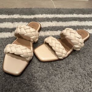 Time and Tru. Memory Foam. Size 10. Excellent like new condition. $10